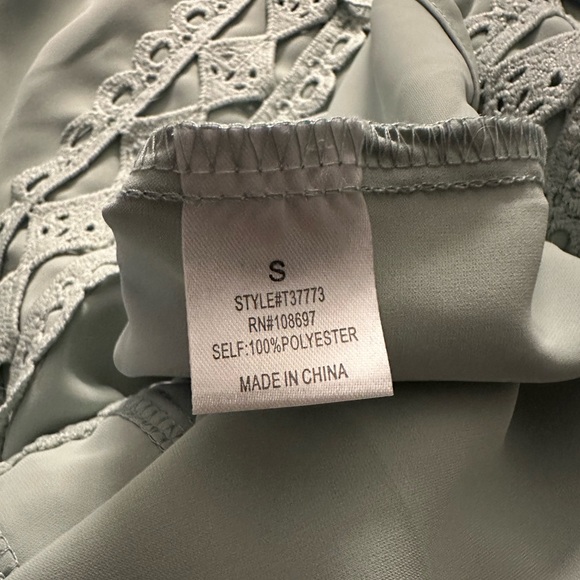 Crochet design with High neck and Puff Sleeve Blouse - Picture 8 of 8